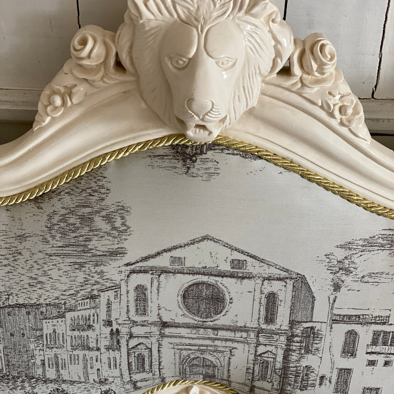 Louis XV sofa with lions and cornucopia