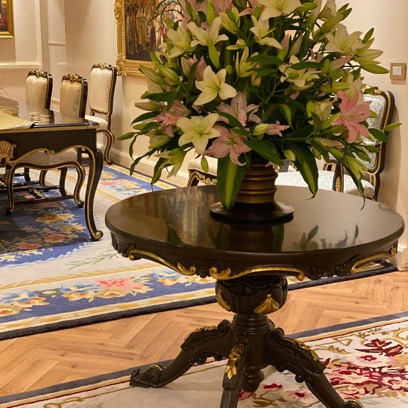 Tall centre table / dining table of Louis XV elegance