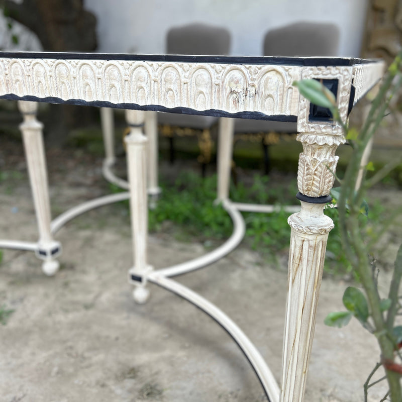 Louis XVI dining table with neoclassic moldings