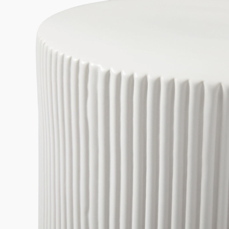 Klatist Modern Round End Table - Wooden Empiro