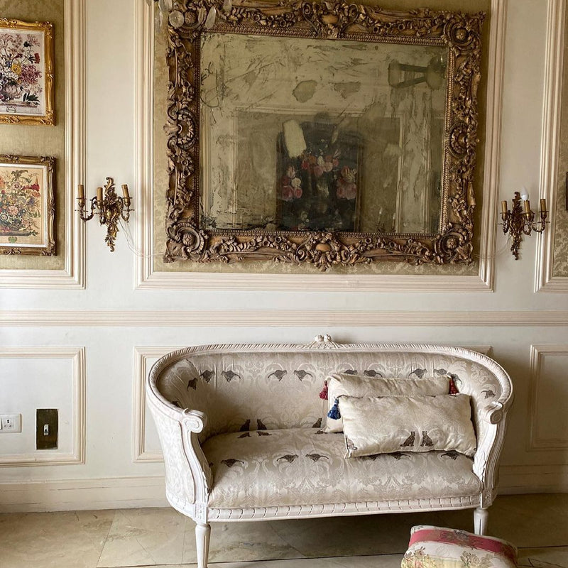 Corbeille sofa inspired by the Louis XVI era