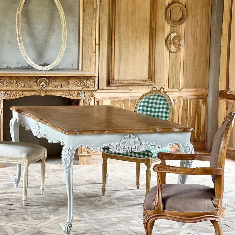 Louis XV dining table with cockle shell motif