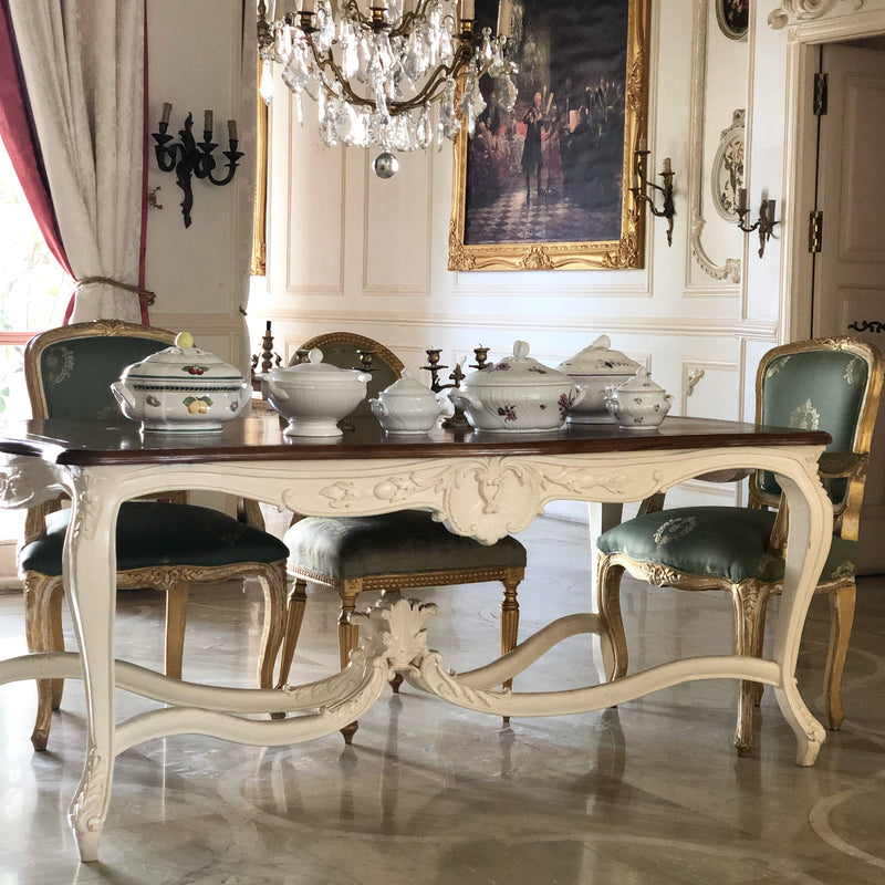 Louis XV dining table with naturalistic, voluptuous motifs