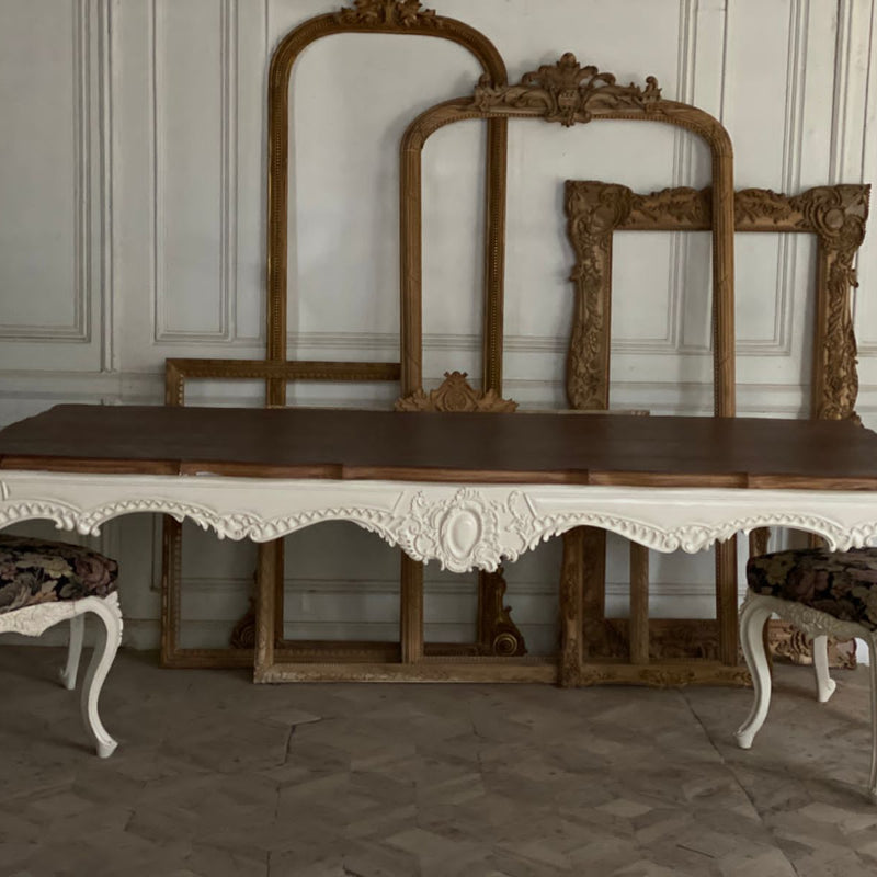 Elegant dining table of rococo quintessence