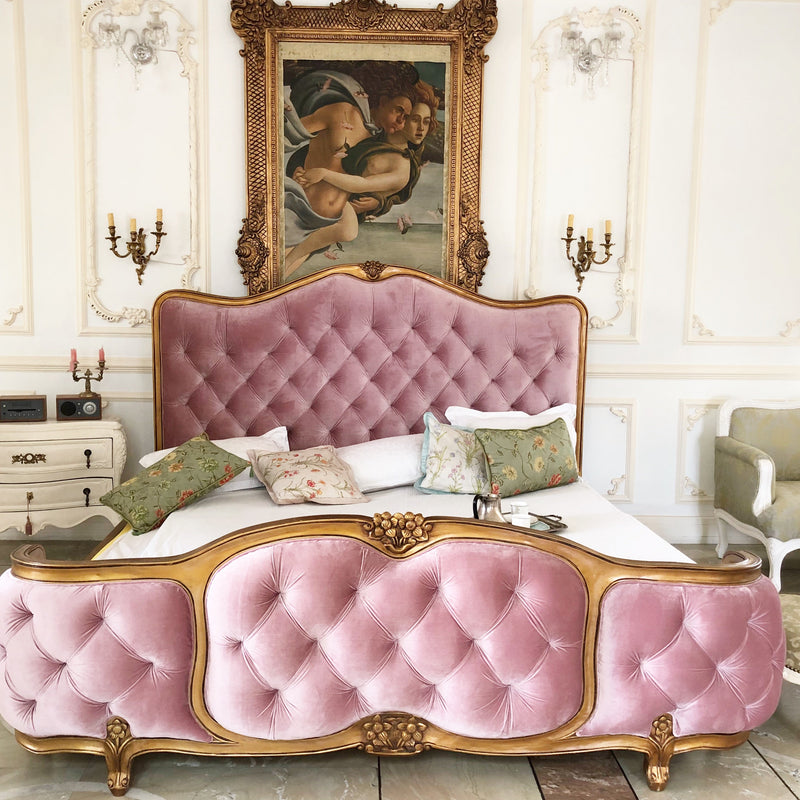 The upholstered Louis XV bed