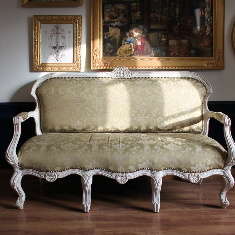Louis XV sofa with deep cockle motif