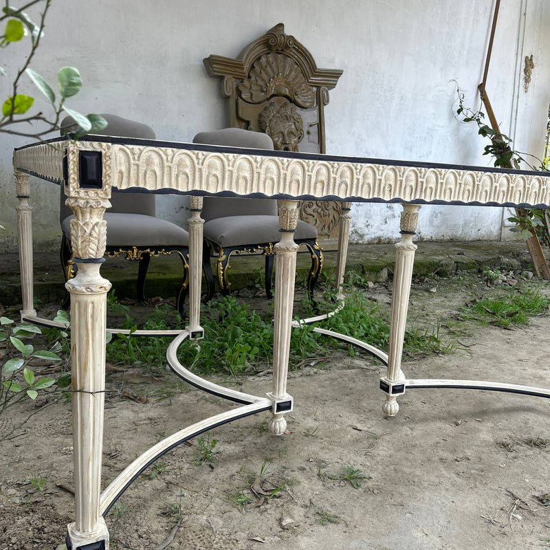 Louis XVI dining table with neoclassic moldings
