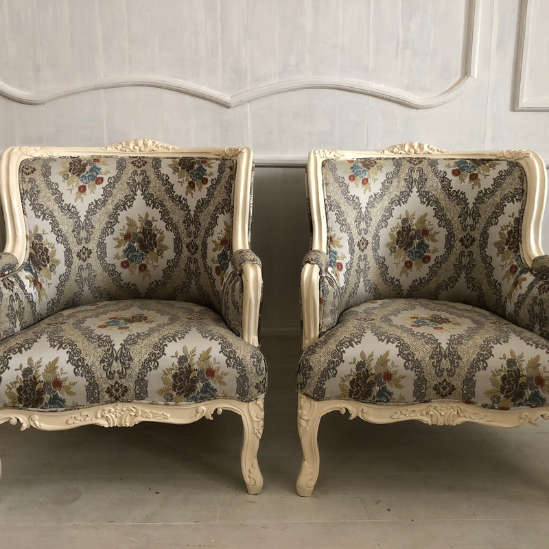 Pair of elegant bergères / armchairs in Louis XV brilliance