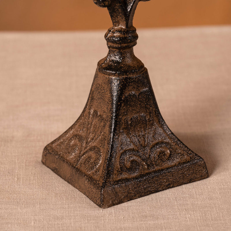 Crest Iron Décor