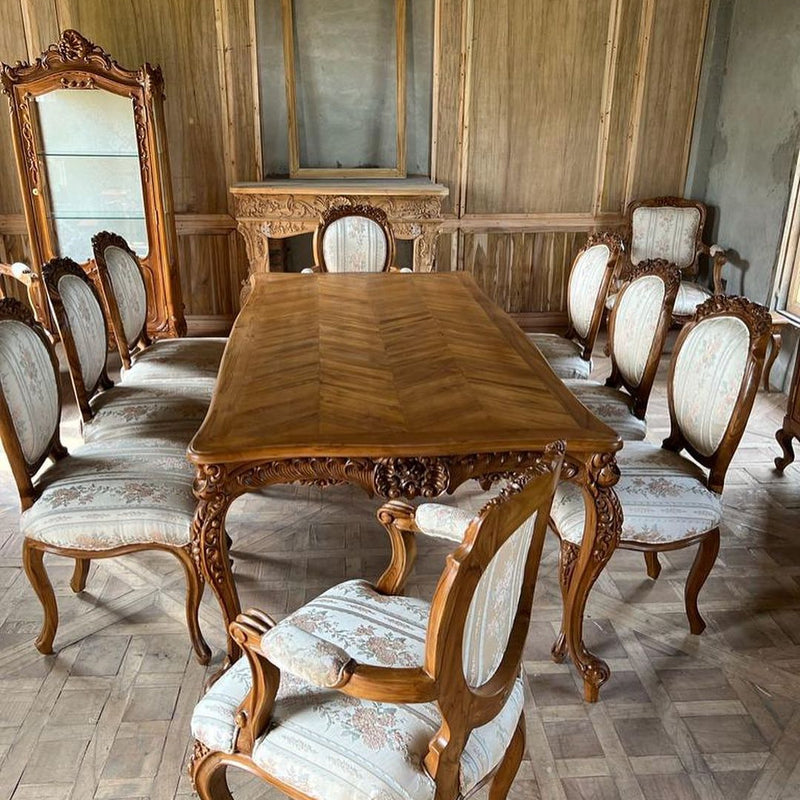 Dining table of intense Louis XV rococo in unbridled manifestation