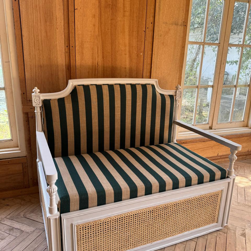 Day bed with wicker~