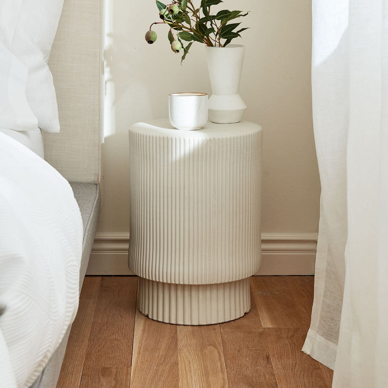 Klatist Modern Round End Table - Wooden Empiro